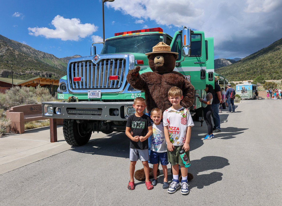 HumboldtToiyabe's tweet photo. Around 850 people attended #SmokeyBear's 80th Birthday Party on Saturday, Aug. 10 at the Spring Mountains Visitor Gateway located on the #SpringMountainsNRA near #LasVegas. The event was organized by @snconservancy. Senator Jacky Rosen's Staff Assistant Candace Wells stop by to present Smokey Bear with a Certificate of Special Congressional Recognition for keeping Nevada's residents, visitors, and wildlife safe through wildfire prevention.
#SmokeyBear80 #MtCharleston
@GoMtCharleston @SenJackyRosen