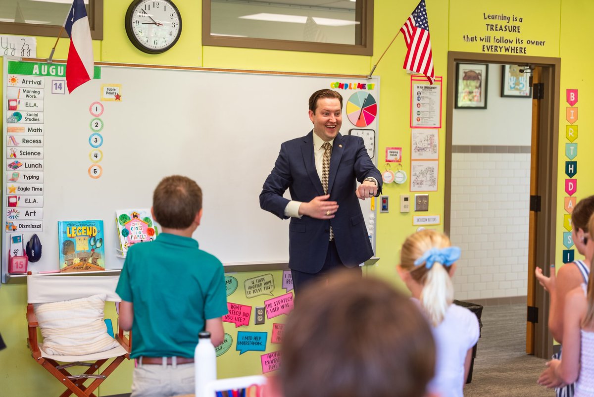 DrRockwood's tweet image. I loved seeing these smiling faces today! #HPISD1stDay 📸😁 #HPISD