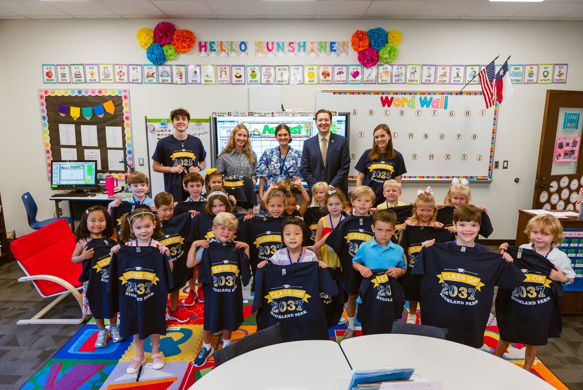 DrRockwood's tweet image. I loved seeing these smiling faces today! #HPISD1stDay 📸😁 #HPISD