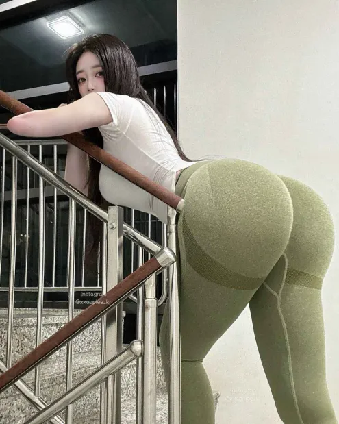 <a href="/RICEFEDCHEATER/">Kim Eun-Sook</a> took another picture-

HE SEES HER THIS TIME.
STOP TRYING TO SNEAK THEM.