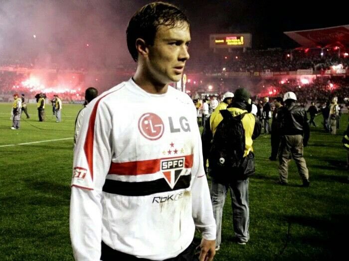 futnostalgico's tweet image. Lugano. Libertadores 2006.

Nostálgico!