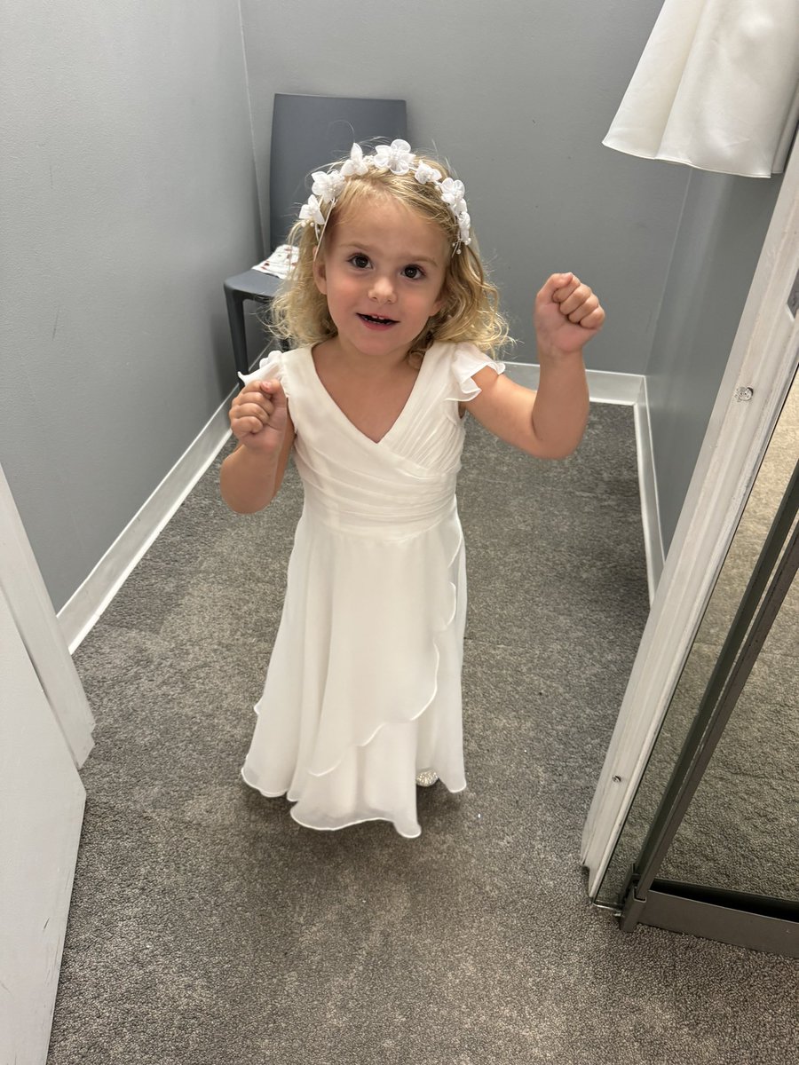 mickelsoncomp's tweet photo. @WalkOffTheEarth your biggest fan is so excited to see you guys on Friday in NH! 

I’ll be there is what we are walking down the aisle too 

Stupid hearts kid version is her jam she’s convinced she will meet you guys 😂 https://t.co/MuTVprGLgw