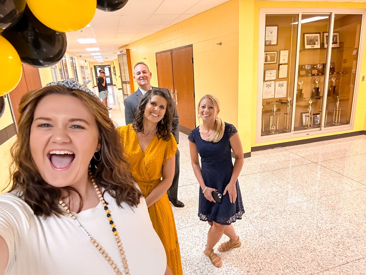 mrsyock's tweet photo. What a great first day here at @GEVSD ✨💛🖤

It was amazing having my students back in my classroom! The energy was off the charts, today!!! It’s going to be an incredible year!! #igniteinspireinstill @GtownMrsB @MrWinterod @cahallk https://t.co/bQLr2ZiCxl