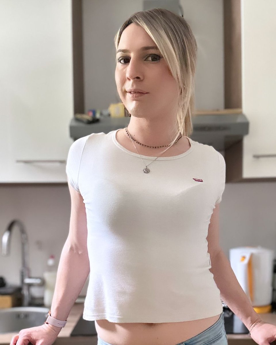 Sending suprise videos to

everyone who taps “❤️”

(not joking xx)