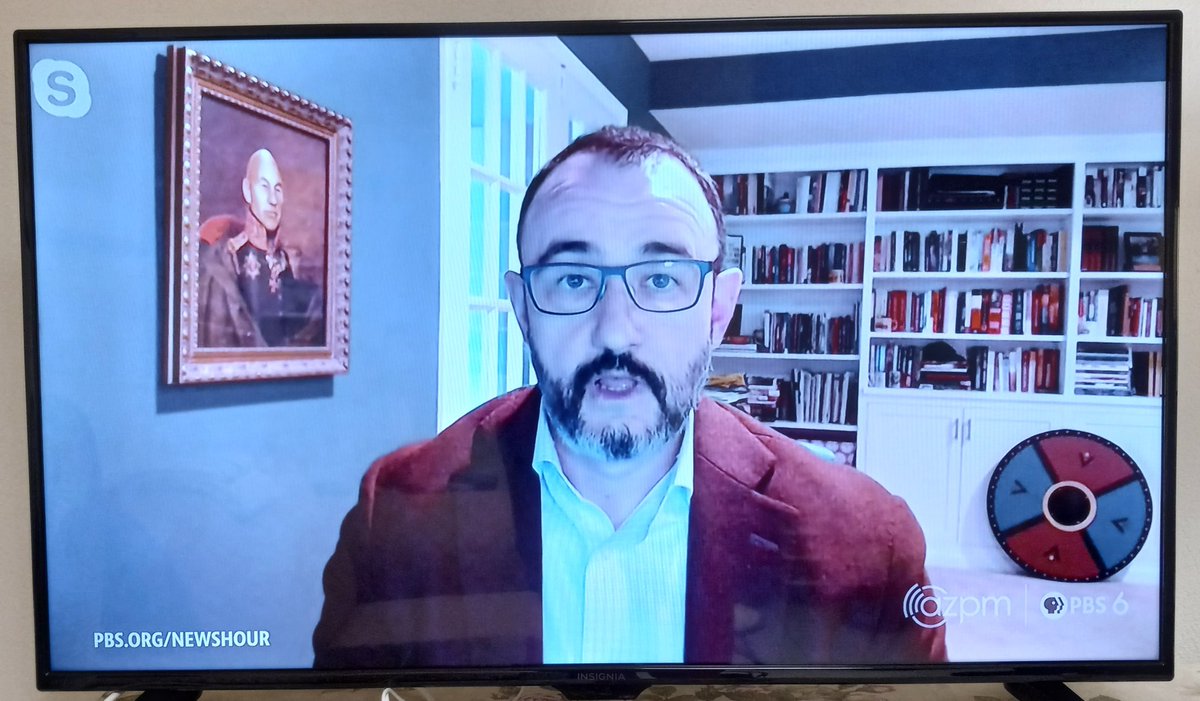 MeyersEA2's tweet photo. Ever since somebody found a lost Henry VIII portrait during a video (or something), I've been paying more attention to background art. -E
#PBS #azpm #NewsHour #StarTrek #Picard @SirPatStew https://t.co/aJvSLi558w