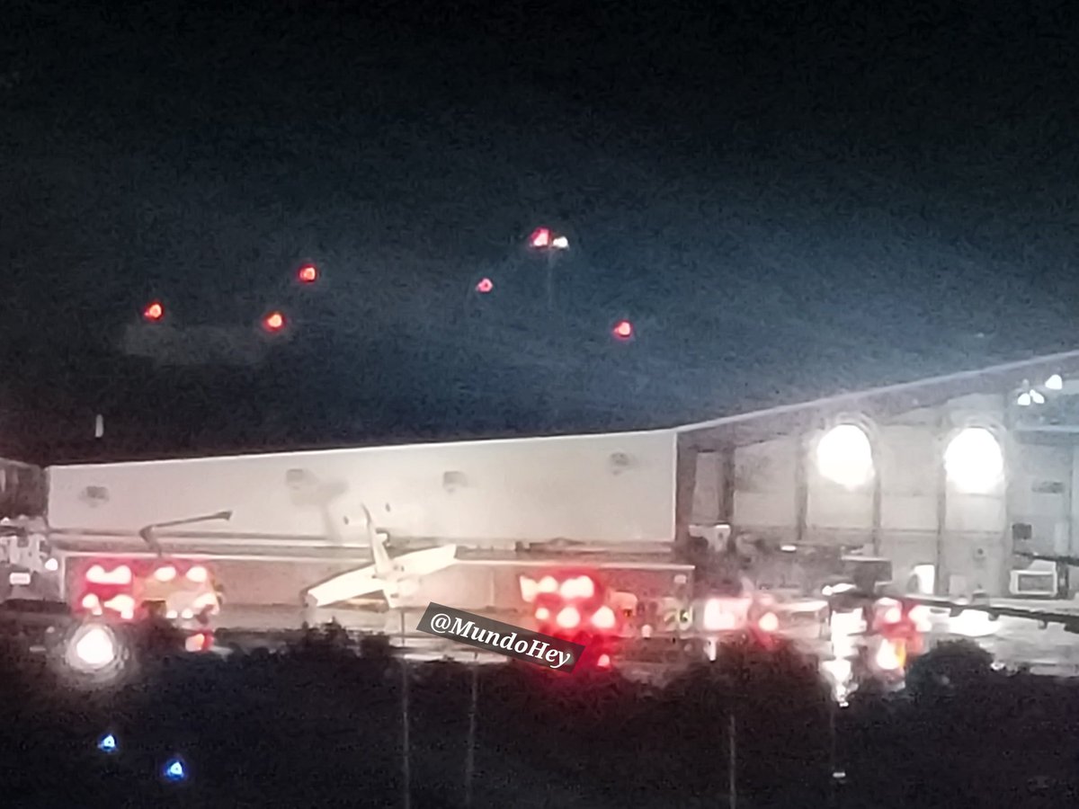 AHORA | Se accidenta una avioneta en el Aeropuerto Luis Muñoz Marín en Puerto Rico. 7:25PM #MundoHey