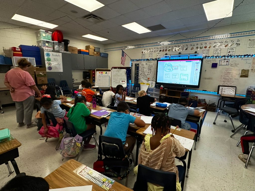 What’s happening in 711? Creating our story line for our Narrative Writing! Look at that focus and creativity! So proud of these kids!
<a href="/MRegan0123/">Dr. Rosario-Regan</a> <a href="/JanetMarotte777/">Janet Marotte</a> <a href="/Beth_Coryell/">Beth Coryell</a> <a href="/Hasty_Huskies/">Hasty Fine Arts Acad</a> <a href="/CherokeeSchools/">Cherokee Co. Schools</a>