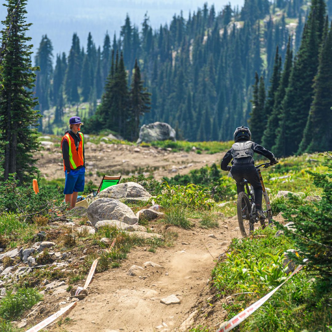 📢 CALLING ALL VOLUNTEERS! Join the BC Cup action from Aug 30 - Sept 1 at #BigWhite! Lunch, snacks, a volunteer t-shirt, and a free bike park pass included! Help make this <a href="/CyclingBC/">Cycling BC</a> event epic 👉 bit.ly/46oYj61
⁣
#bikebigwhite #mtbbc #dh