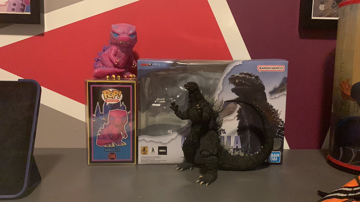 Koa_Goji2002's tweet photo. Goji collection, I do the MMS Godzilla 2019 and the MMS 8” Godzilla 2003 but they aren’t on display #Godzilla https://t.co/YvAMGsVDK3