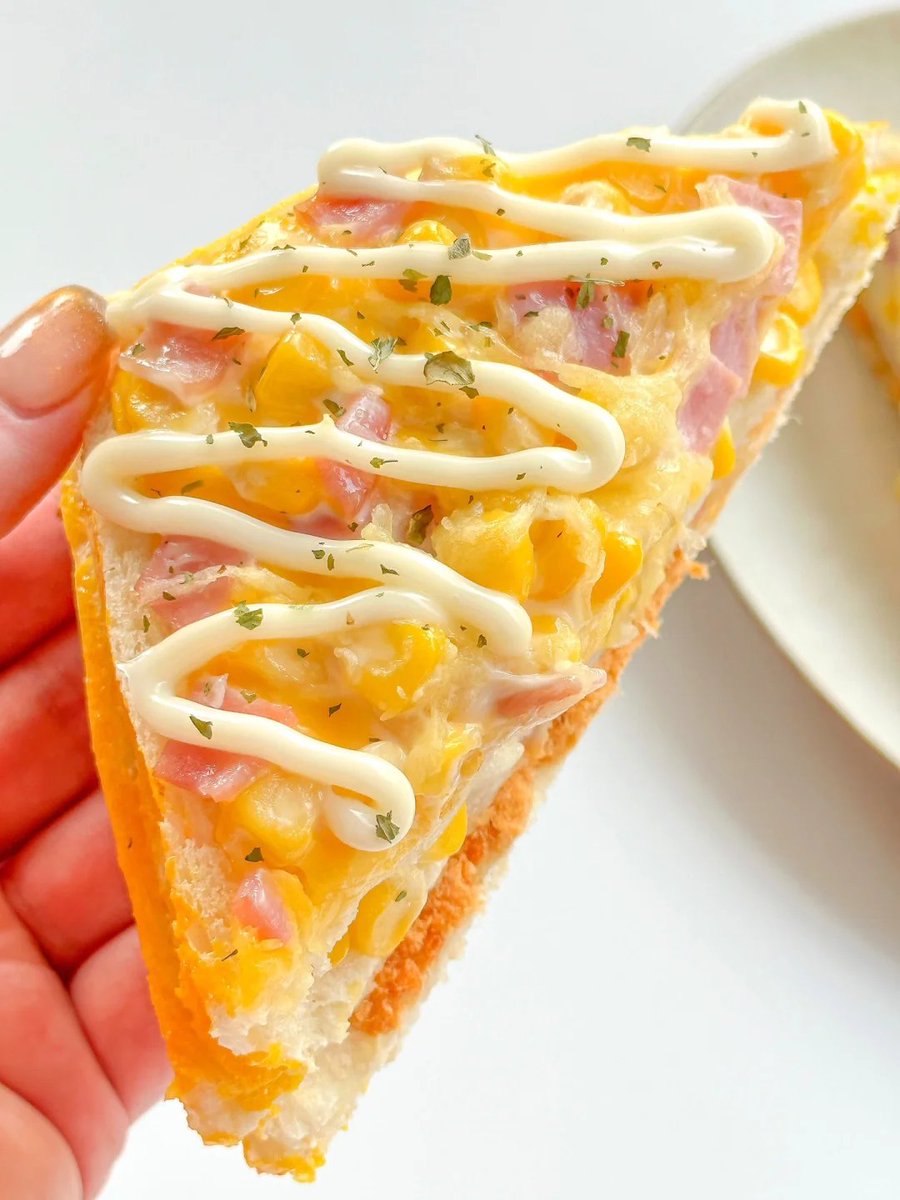 caroyln_grayce's tweet photo. チーズとコーンとハムのサンドイッチ🥪ミルクの香りがします https://t.co/7rL3uIj9U5