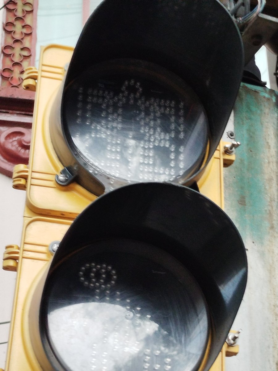 javdown36's tweet photo. @SSC_CDMX @OVIALCDMX @UCS_GCDMX APOYO EN CRUCE AV CUITLAHUAC Y CALZADA VALLEJO POR SEMAFOROS DESCOMPUESTOS ASI COMO SEMAFOROS PEATONALES DESCOMPUESTOS SOBRE CUITLAHUAC AFUERA DE BANCO BBVA APOYO URGENTE https://t.co/tvBeVgSnwj
