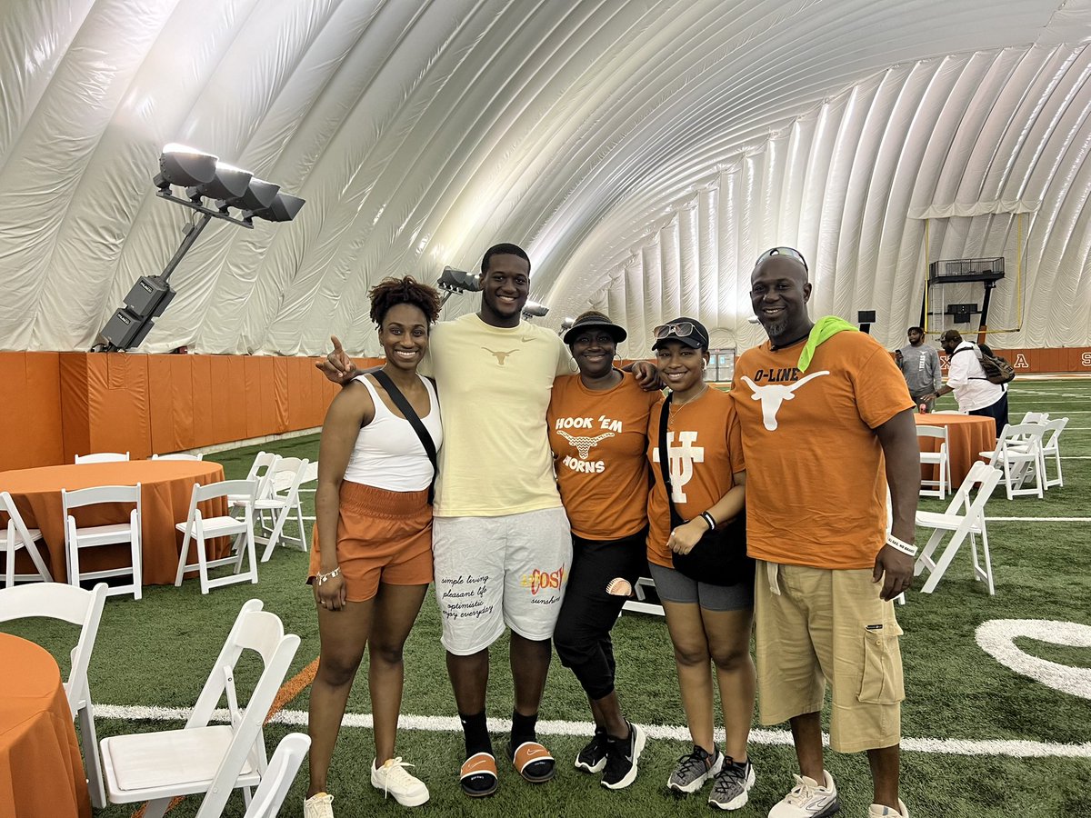 atinadjb's tweet photo. We had a great time at Family Day in Austin visiting my boy! 🧡 Keep working hard, son! The UT Austin Longhorns are taking great care of you, and we couldn’t be prouder. We love you! @natedaathlete1 #FootballMom #LonghornPride #HookEm https://t.co/hhJkdBHHSG