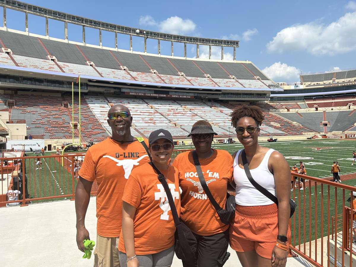 atinadjb's tweet photo. We had a great time at Family Day in Austin visiting my boy! 🧡 Keep working hard, son! The UT Austin Longhorns are taking great care of you, and we couldn’t be prouder. We love you! @natedaathlete1 #FootballMom #LonghornPride #HookEm https://t.co/hhJkdBHHSG
