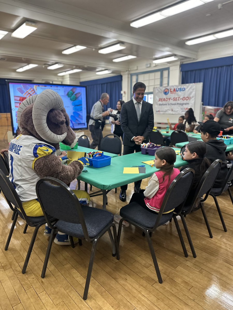 Happy first day of school from RSG @ Main Street Elementary! Big THANK YOU to LAUSD Superintendent Alberto Carvalho &amp; Rams mascot for visiting our morning program this morning, &amp; meeting with our early birds! We can't wait to build, learn, and create our RSG community w/ students