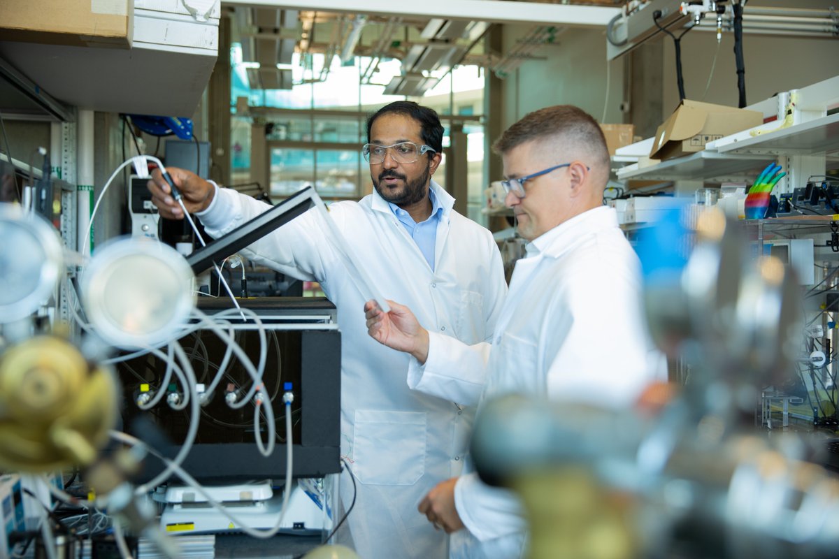 #ICYMI, #ASUEngineeering researchers <a href="/Green_Polymers/">Matthew Green</a> and Mani Modayil Korah were named semi-finalists in the <a href="/ENERGY/">U.S. Department of Energy</a> Direct Air Capture Pre-Commercial Technology Prize competition to remove CO₂ from the air: tinyurl.com/2p8xe46c!