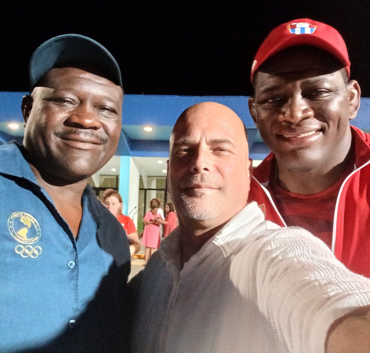 iCon el Campeonísimo y su hermano! #Cuba #CDRCuba #CubaInspira #MijainLopez #ElGiganteDeHerradura