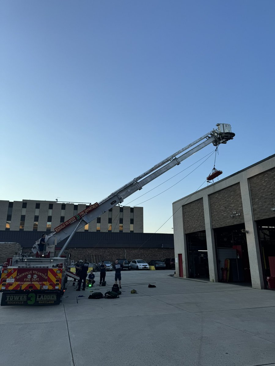 RockvilleVFD's tweet image. Members trained on vertical system raises and lowers with our @SeagraveFire  #AerialScope. Our aerial tower can also function as a critical component in various rope rescue situations and emergencies if needed. 

Every day is a training day.