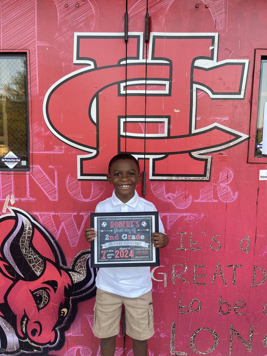 Dbeecham00's tweet photo. #CHISDDAY1 @plummer_strong @cedarhillisd A great day was had today! ♥️🖤🤘🏾 Year 18 here I come. Second grade here he comes. https://t.co/DxjYTSXYxD