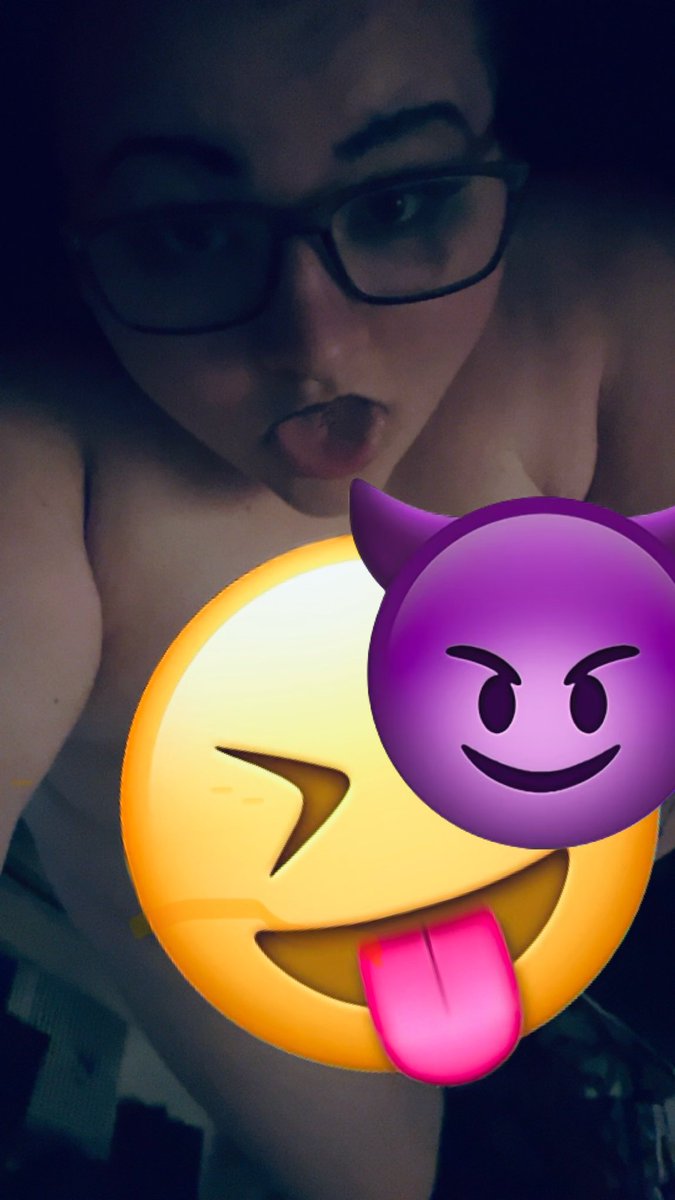 Brattty_Bee's tweet photo. If you wanna see the full thing you gotta go to the naughty site ;) 

Brattty_Bee on the site you know which one 

#bbw #PAWG #piercednipples https://t.co/pNlm9HTO0w