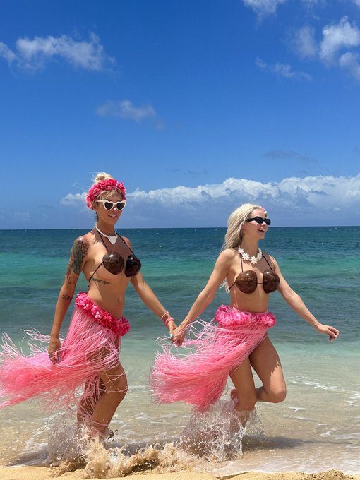 Hawaiian ? vacation ? https://t.co/AsoCf328Wb