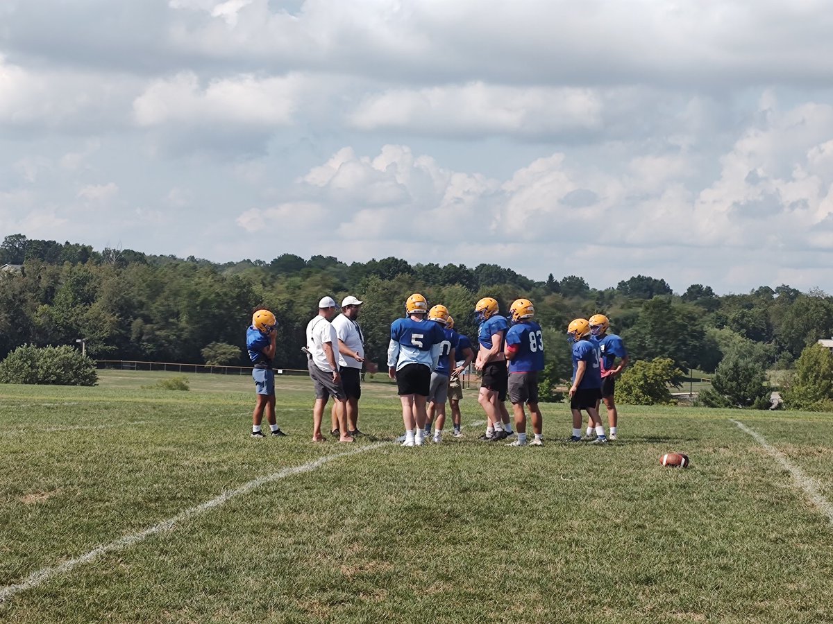 sdmeyers1's tweet photo. Derry Area went from winless to the playoffs in one season, but to repeat last year's success, the Trojans must fill the huge void left by Ahmad Ward. Damauri Robinson will see a big uptick in his touches, while newcomer Brayden Robinson could also make an impact @DASDTrojans1 https://t.co/LF2iFa5ThI