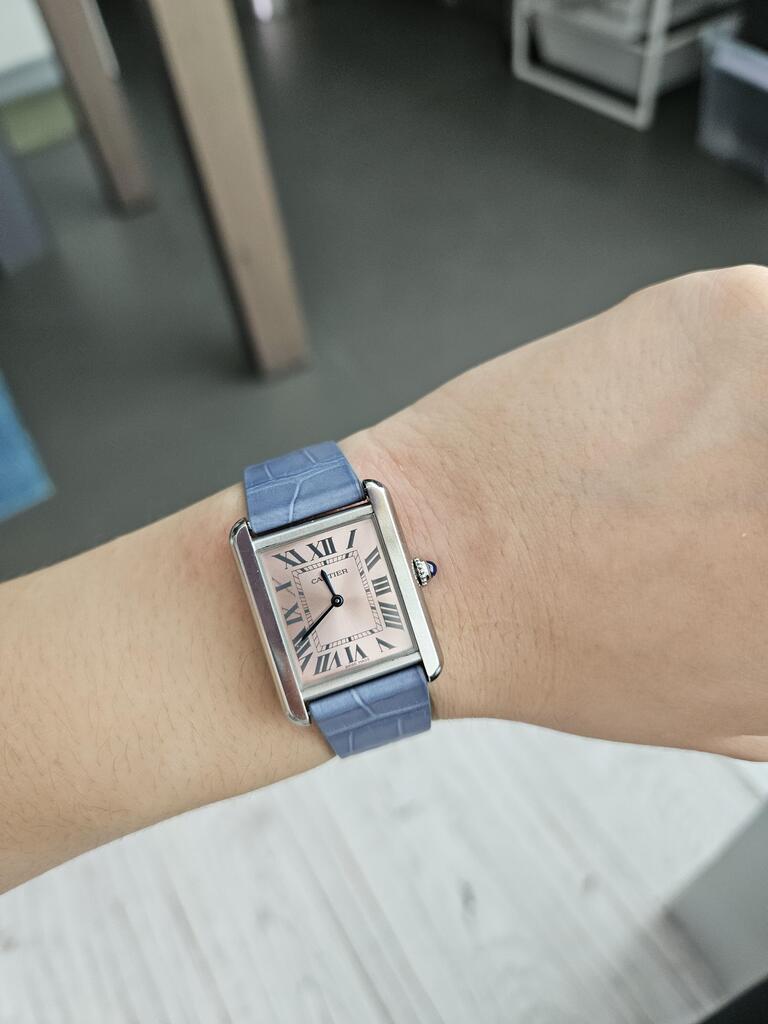Handdn_'s tweet photo. T Ma (Verified Customer)
Beautiful elegant strap
The colour of the strap is beautiful and complements my watch perfectly, and more importantly it is thin enough to match the Tank but doesn't feel flimsy at all!
Via @judgedotme
https://t.co/GmqjvlmMJZ 
#handdn #leatherstrap #watchstrap