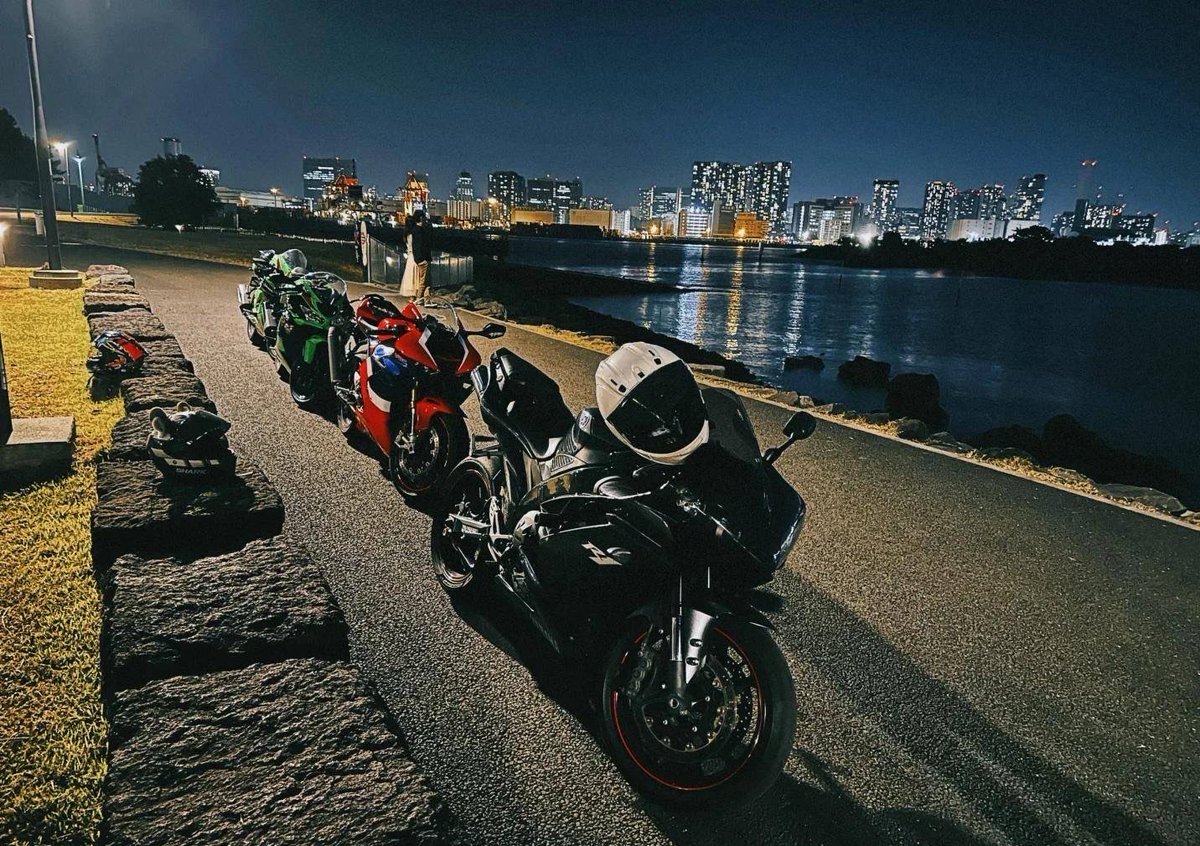 最近天気も良くなってきましたね
この場所に行ってバイクに乗ることができたらとても楽しいですね。
海辺の夜景もとても綺麗ですよ

#バイクツーリング #バイク写真部 #バイク好きな人と繋がりたい #ロードバイク #バイク初心者 #バイクのある生活 #バレイヤージュ #バレンタイン #バレンタインネイル