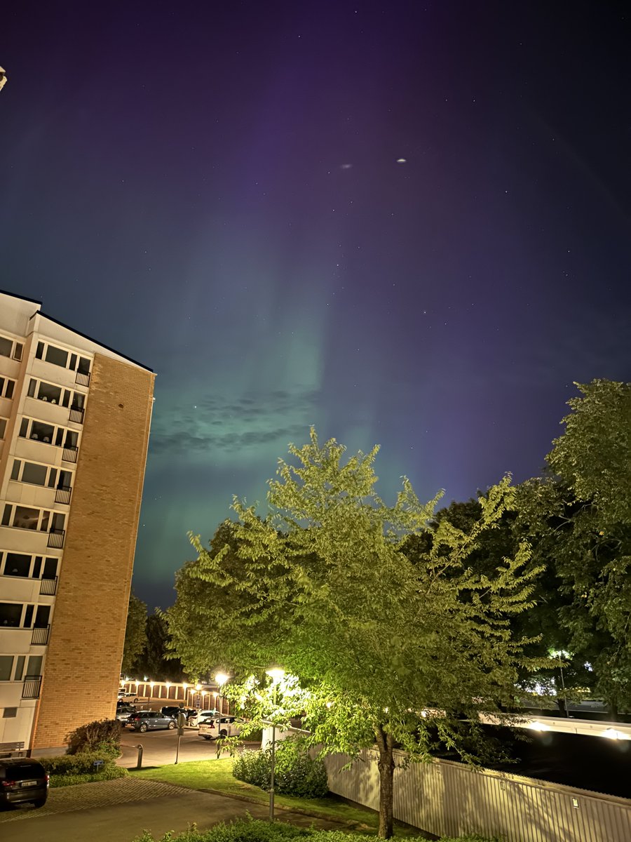 aurora depan rumah + dari balkon 🥹