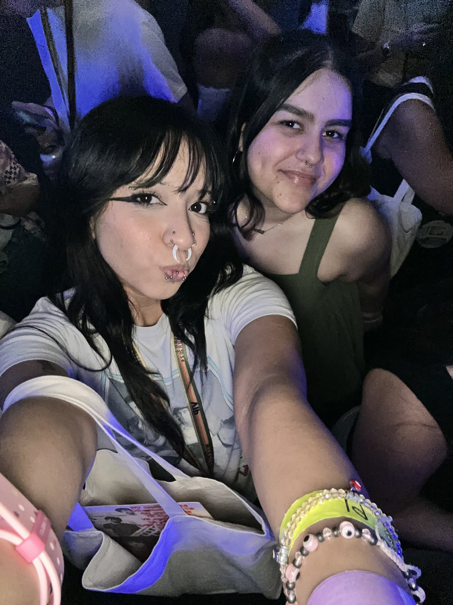 braeden0127's tweet photo. baby’s first wallows show https://t.co/C2jJ5OFCRL
