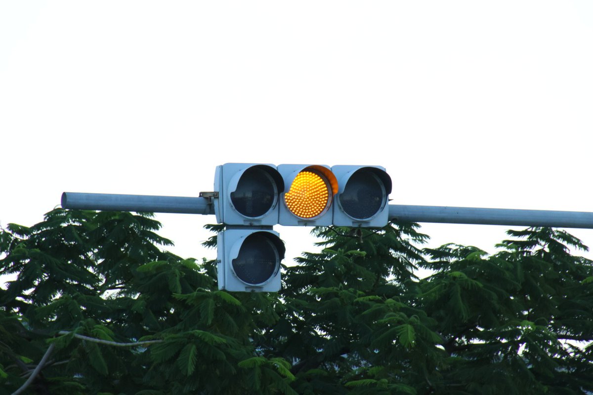 おはようございます。 一目で日本製と分かる信号機が街中に溢れている。