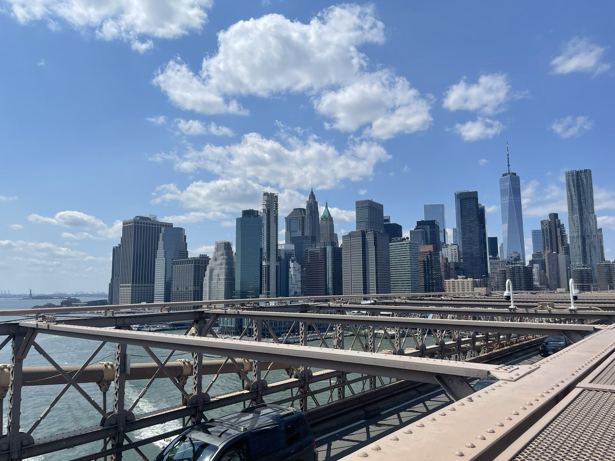 jong_arjan's tweet photo. #NewYorkCity imponerende stad; indrukwekkend, massaal en druk. Maar wat op mij het meeste indruk maakte een prachtig schilderij #StarryNight https://t.co/z3IyFYFSwg