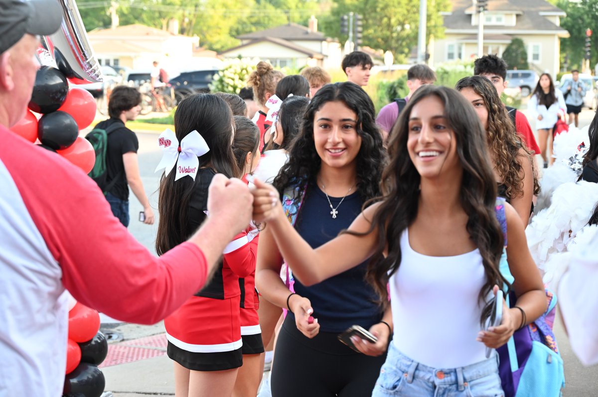 Welcome back to a year of possibilities! We can't wait to kick off the new school year tomorrow. Reminder, students will follow a half day schedule on August 13th: niles219.org/all-news/defau…