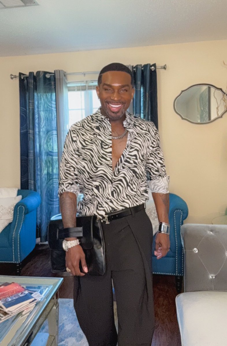 KINGMARQBEE's tweet photo. GRWM “Zebra 🦓 Print”“#atlstylist . #fyp #viralvideo #albanygeorgia #atlanta #blackmen #blackmenwithstyle #mensfashion #mensgrooming #menstyle #hbcu #hbcugrad #mensfashiontips #menswear #menstyleguide #kappaalphapsi #WeekendVibes #airportoutfit #fashioninspo #OOTD #grwm https://t.co/s4pTIUznKi