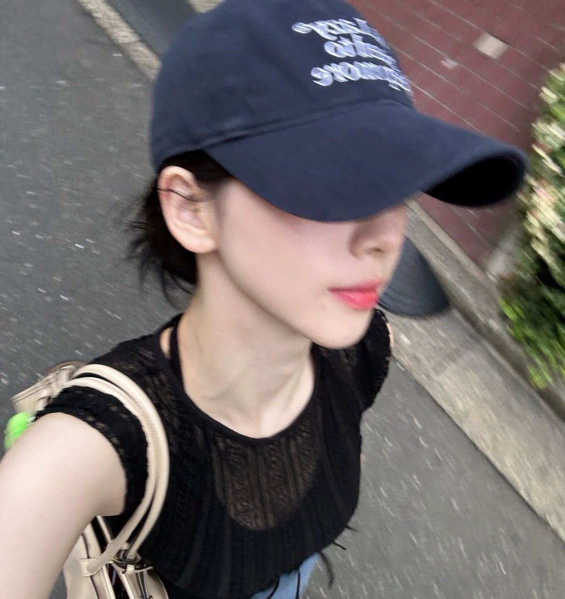 winrinauss's tweet photo. — mini au winrina | mi ex tenía razón 

donde mïnjeong, una chica cristiana devota de clase alta, descubre a su novio besándose con su mejor amigo, o donde escapa triste hasta caer en una zona pobre y conoce a karïna, la chorra del barrio https://t.co/Ge7J5EnL4x