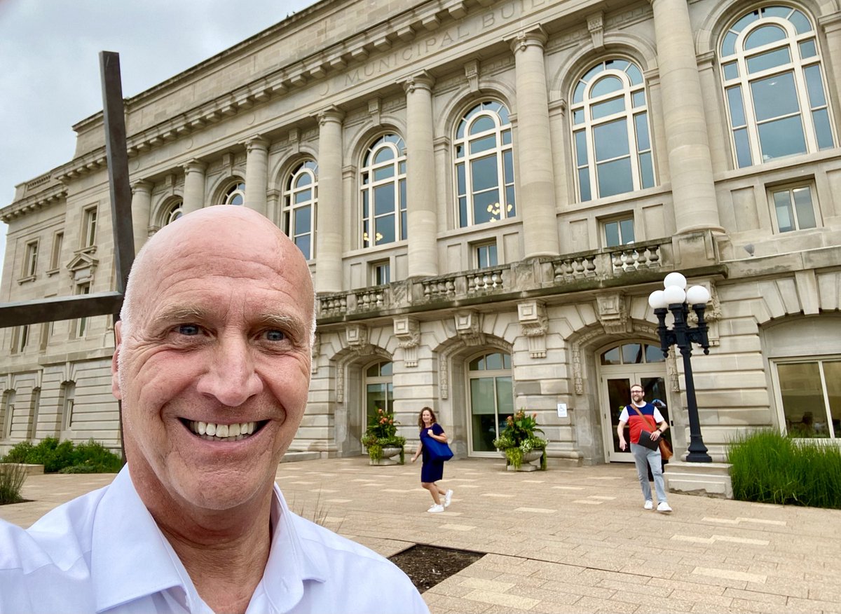 What would a whistlestop in the heartland be without a #CityHallSelfie? Follow <a href="/gmfus/">German Marshall Fund</a> tomorrow for our 6th #Whistlestop4UKR as we meet with 30 mayors, council members &amp; commissioners ⁦<a href="/DesMoinesGov/">City of Des Moines</a>⁩ and hit the ⁦<a href="/IowaStateFair/">Iowa State Fair</a>⁩
