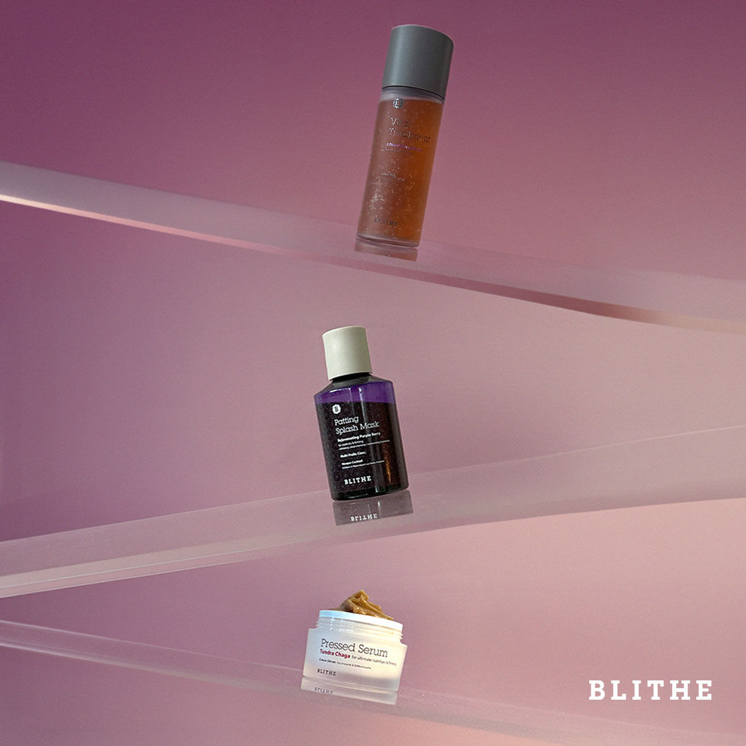 BLITHECOSMETIC's tweet image. ✨ Discover Blithe’s Power Trio! 🌿🍇🍄

Vital Treatment 9 Essential Seeds: Revitalize your skin.
Patting Splash Mask - Purple Berry: Hydrate &amp;amp; rejuvenate.
Pressed Serum - Tundra Chaga: Deep hydration &amp;amp; elasticity.
Which one’s your favorite? 💬✨

#BlitheBeauty #Skincare #KBeauty