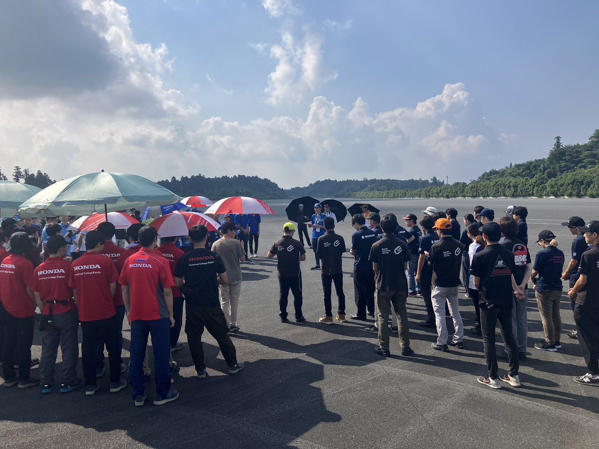 Kanto_FSAE's tweet photo. 本日より、FM関東主催関東支部JARI試走会が2日間開催されます！！

天候には恵まれましたが、本日もかなり暑くなる事が予想されますので、体調には気をつけつつ有意義な試走会にしていきます！

 #学生フォーミュラ 
 #FM関東 
 #JARI https://t.co/HgtjNmMvtm