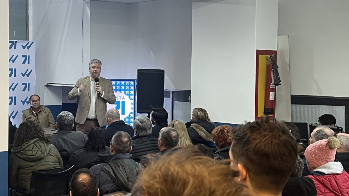 JovenesVN's tweet photo. Un lunes más de asamblea en la sede central de la @lista71 @Herrerismo 🤜🏻🤛🏻 https://t.co/qfvMJiKz6u
