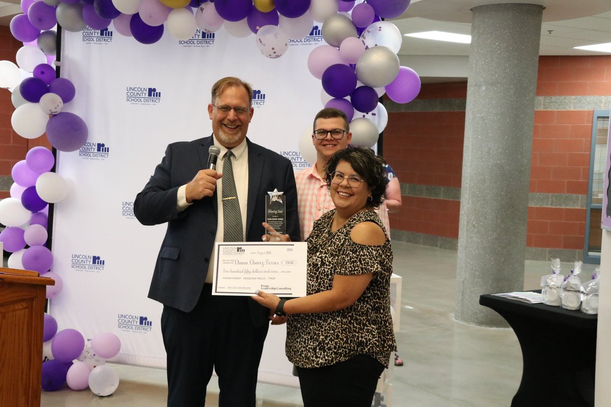 Linc_R3's tweet photo. Congratulations to @TMS_Trojans’ Diana Chavez-Torres for receiving the 2024 Star Employee Award this evening! #proud2br3 https://t.co/ZCVHFFrnE9