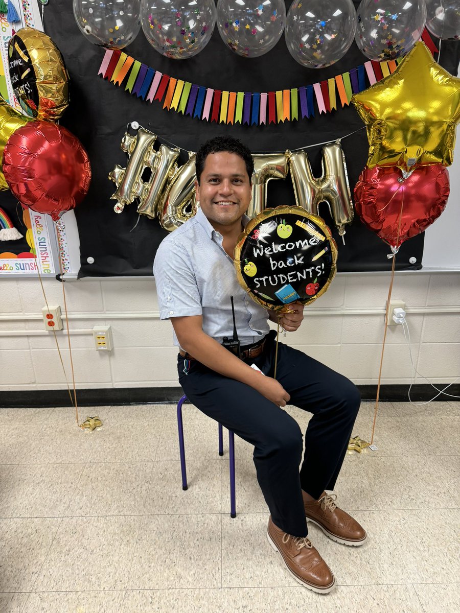 rocharoy's tweet photo. After two consecutive years of being new at a campus, I was able to see familiar faces on the 1st day of school. The happiness was mutual as students greeted me with hugs and shouts. I could sense @AldineISD Strong #START promising an #AldineImpact. #OGTigers
ποΈπ π
πΎ https://t.co/HyvHYrhnWV