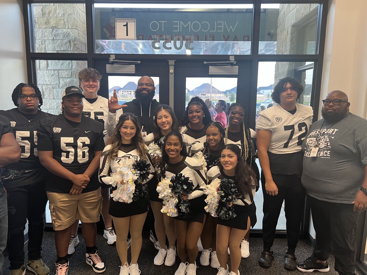 AP_Bogarty's tweet image. We kicked off our first day of the 2024-25 school year at Gray Elementary! The ‘littles’ were excited to see the ‘BIGs’ first thing in the morning. 

Silver track is where it’s at! We are the PRIDE of LCISD!

#RandleHighSchool
#GrayElementary
#FirstDayofSchool