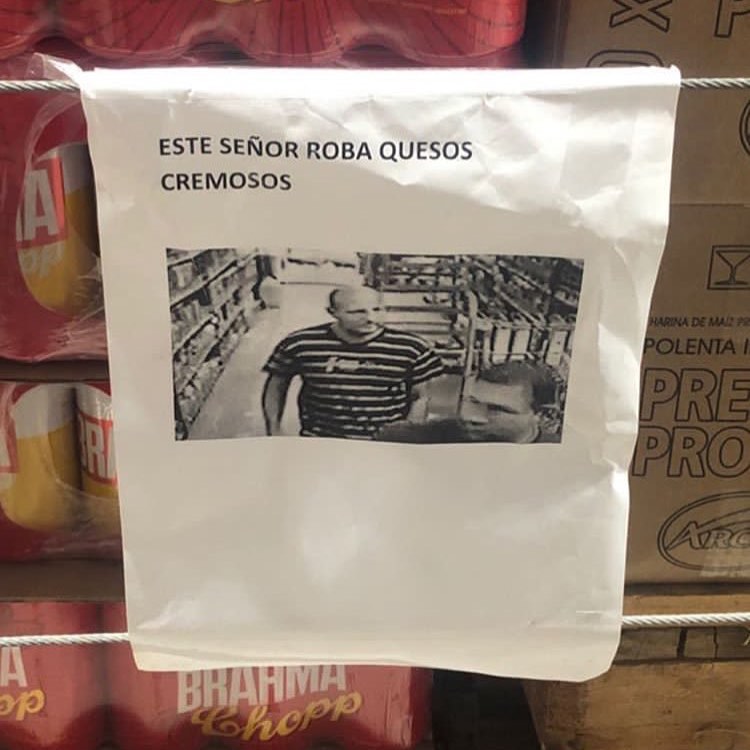 manugregorior's tweet photo. hoy con mi amiga ine fuimos ESCRACHADAS en el grupo del edificio de mi abuela por bajar un sillón del depto. A continuación adjunto pruebas del CRIMEN https://t.co/OzSEhLntiR
