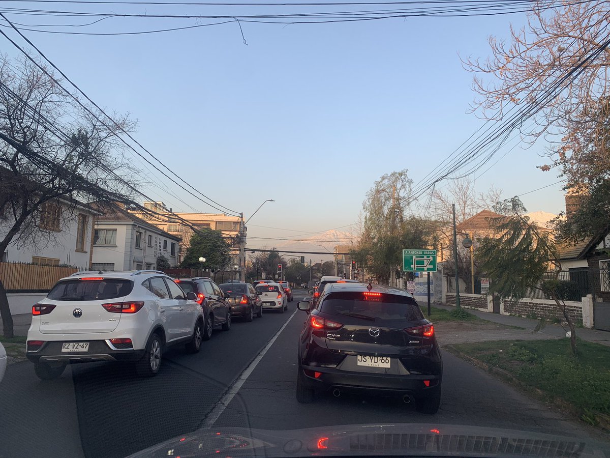 Podríamos hacer 3 filas en horario punta subiendo por Diagonal Oriente. Mucho espacio mal utilizado. <a href="/Muni_provi/">Muniprovi</a> <a href="/evelynmatthei/">Evelyn Matthei</a> <a href="/MuniNunoa/">Municipalidad de Ñuñoa</a>