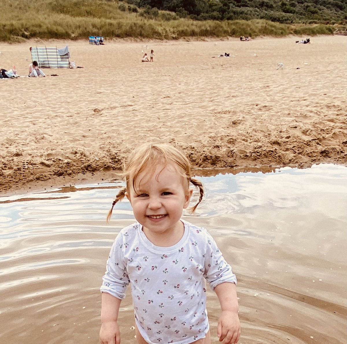 Rockpoolschool1's tweet photo. Day off for the middle child’s birthday and of course we hit the beach with the teeny weenys 🩵🩷
Happy Birthday Ebs 🥳 🌊 

#birthdaygirl #beach #paddle #spalsh #tynemouth https://t.co/8UI1Xdy1ME