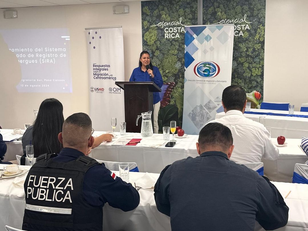 OIMCostaRica's tweet photo. Hoy celebramos en Paso Canoas, frontera sur con Panamá 🇵🇦, junto a @USAID, @seguridadcrc y @MigracionCR, el lanzamiento de #SIRA en Costa Rica 🇨🇷, una herramienta informática📲 para garantizar una atención ordenada, segura y digna a las personas migrantes alojadas en la #EMISUR. https://t.co/TjWdBCenwB