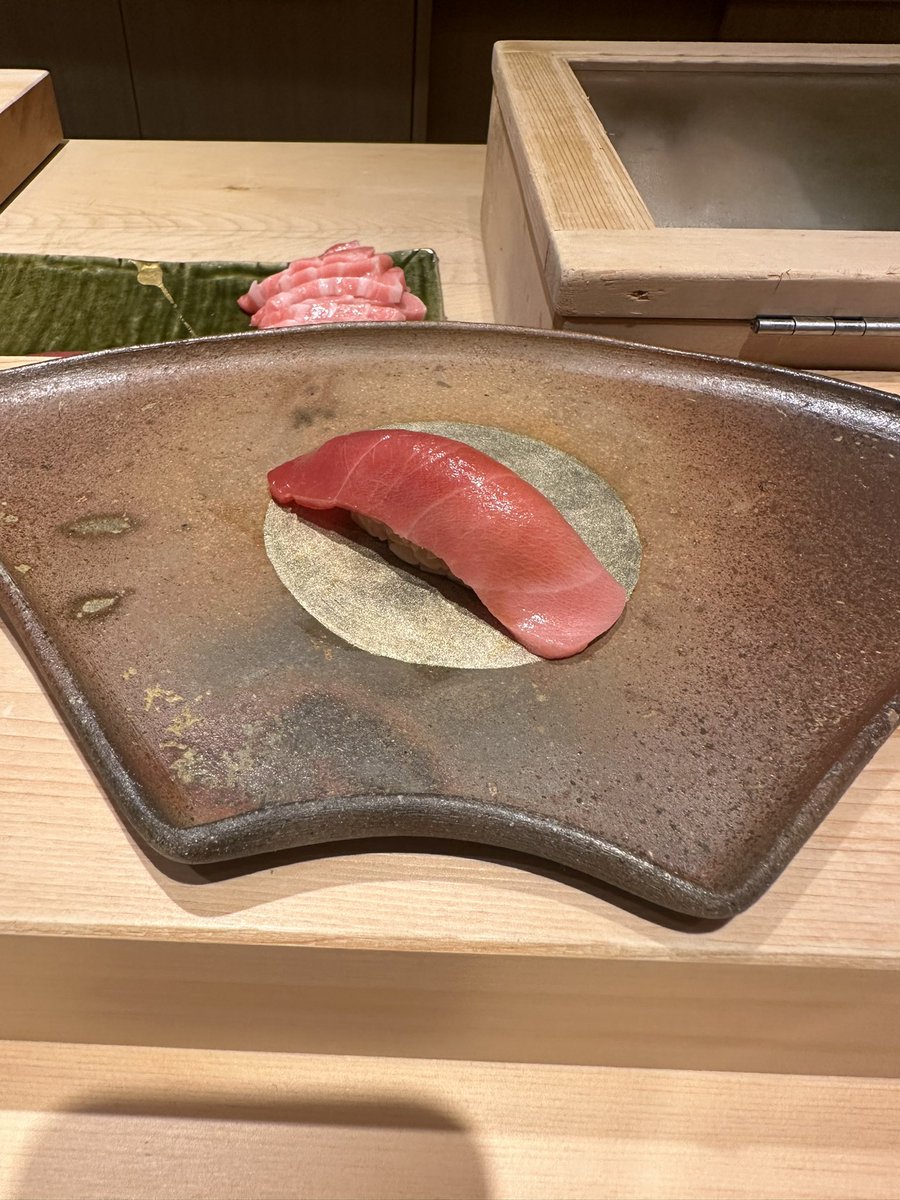 miyabeach's tweet photo. 鮨🍣が食べやすいよね。

今日、日中は成田でゴルフ🏌️‍♂️
夜は南青山で天麩羅🍤 https://t.co/XFNhWtFkOC