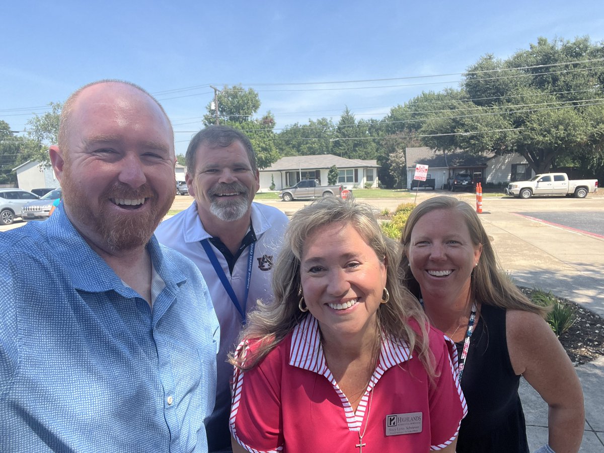 mdavidtrue's tweet image. Thank you Stacy @HighlandsMortg and Bryan from the Summit Club of FM for providing lunch to our staff at the @LewisvilleISD Student Success Center campus. 

The burgers, hotdogs, and homemade cookies were amazing. 
#oneLISD
#everyoneLISD
#communitypartner