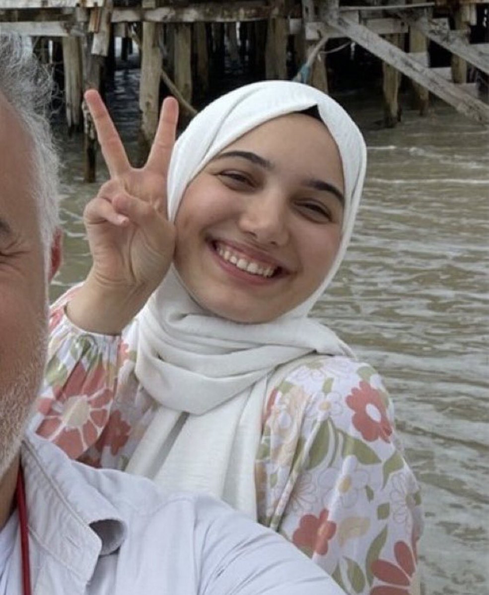 NevzatNevzatC's tweet photo. Tek Adam sistemini eleştirerek demokrasiye vurgu yapan yurttaş Dilruba K. tutuklanıyor, fakat, depremzedelere çadır satan eski Kızılay Başkanı Kerem Kınık’ın kızı Zehra Kınık, tali yoldan çıkarak motosikletli gencin ölümüne neden olmasına ve yüzde yüz kusurlu bulunmasına rağmen serbest bırakılıyor!
AKP iktidarında sözüm ona adalet böyle işliyor!
#DilrubaSerbestBırakılsın