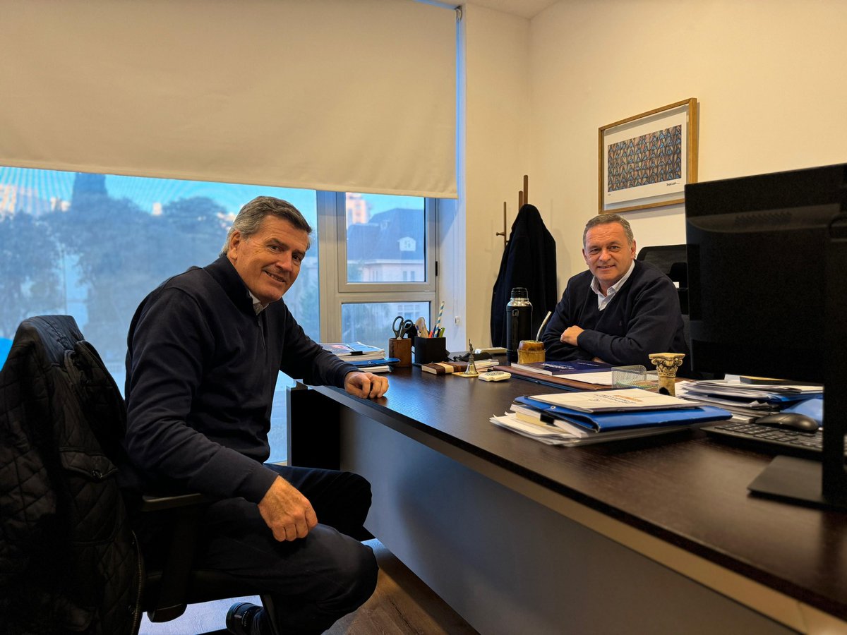 PedroBordaberry's tweet photo. Coincidimos con @AlvaroDelgadoUy en trabajar en la aprobación de ley que crea el delito de enriquecimiento ilícito y en crear equipos para la aprobación de la reforma de los allanamientos nocturnos y el rechazo del de modificaciones a la seguridad social https://t.co/noTOeSx3I3