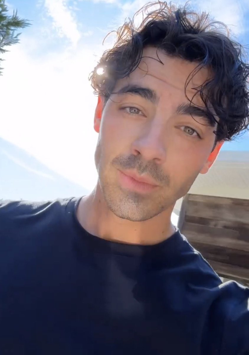 joejonasarchive's tweet photo. joe jonas. https://t.co/8Tt7T2epDe